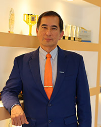 Un hijo siempre viene… 📱 (con la tecnología bajo el brazo, ya no con el pan)