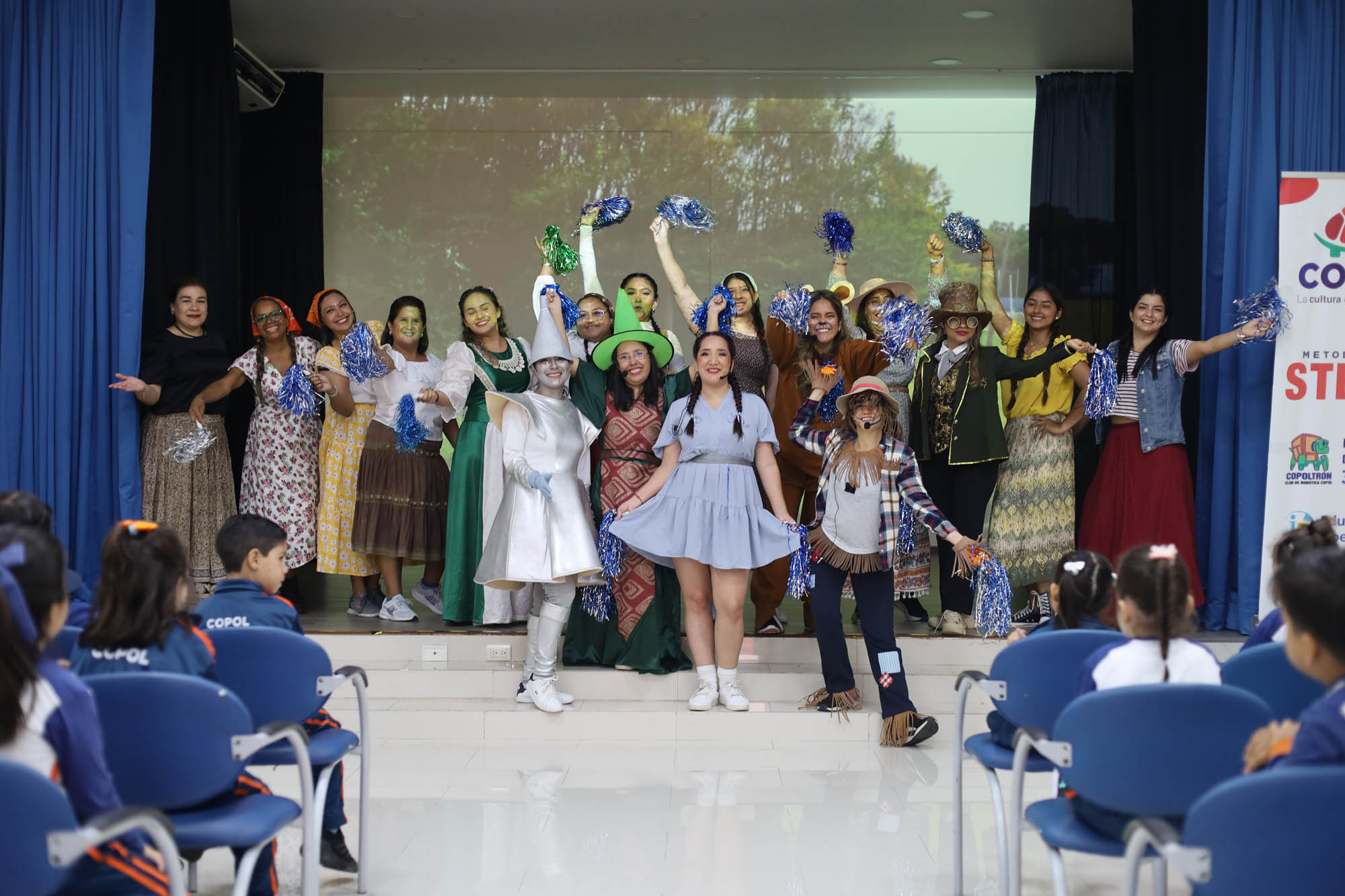 El reino de los Atribut-Oz, obra presentada por talentosos profesores de Primaria