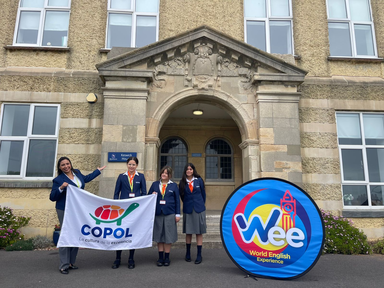 Por primera vez, estudiantes de Séptimo de Básica de COPOL participan en la World English Experience en Inglaterra